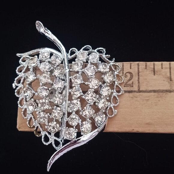 Clear Rhinestone Leaf Shaped Brooch - Picture 4 of 4